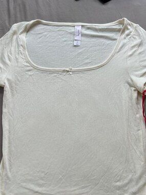 Auden cream top in size M NWT